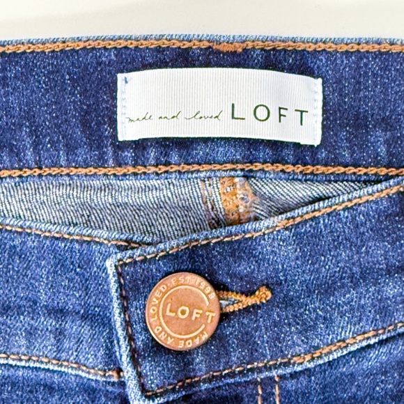 👖 LOFT Dark Blue Wash Jean Shorts – Size 4 / 27" – 10" Inseam – Retail: $60 - Picture 2 of 13